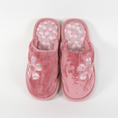 Papuci roz de casa Liryn