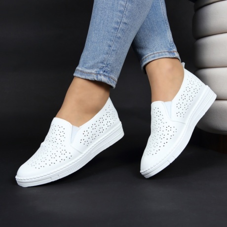 Pantofi albi perforati Tama