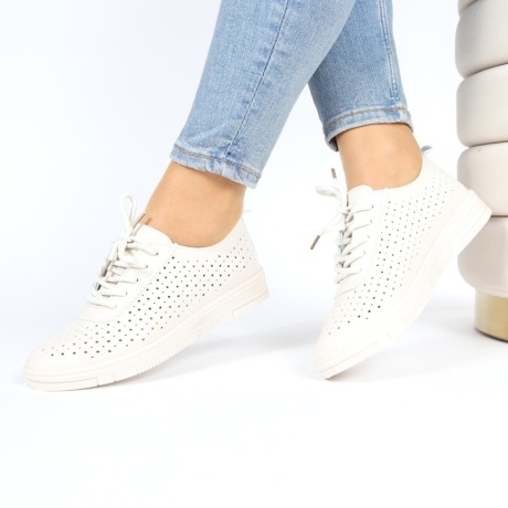 Pantofi bej perforati Berani