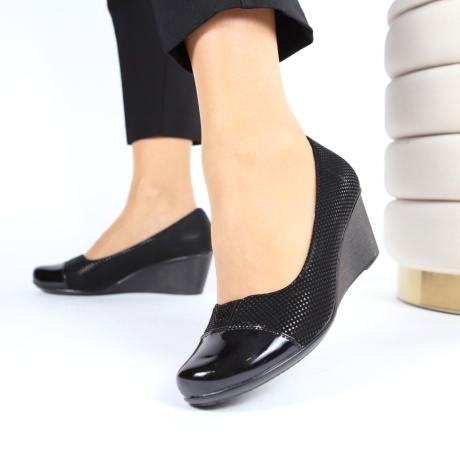 Pantofi negri eleganti Marbena