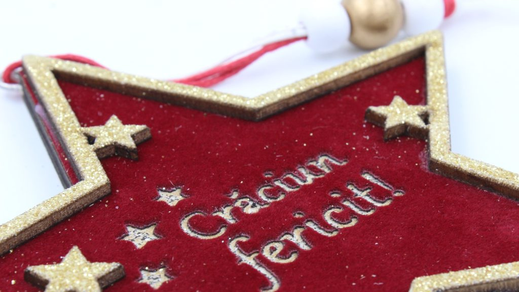 Ornament brad Stea Crăciun Fericit 12x12 cm