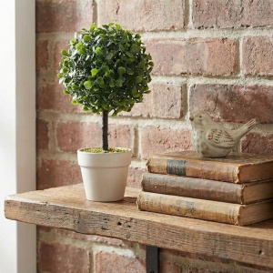Artificial Buxus mini-tree (28 cm) in a white pot – modern indoor design