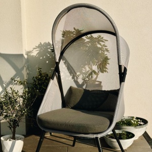 Scaun pliabil Jumi cu baldachin – oțel, negru/gri, design ergonomic pentru exterior