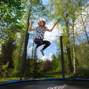 Trambulină de grădină Jumi, MOTION, 240 cm, cu plasă de protecție și scară, culoare albastru