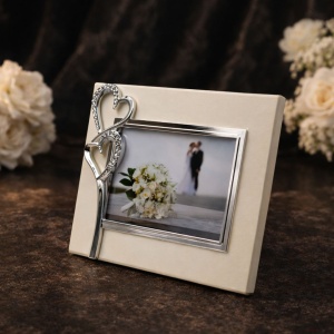 AZAY Photo Frame with Hearts and Crystals, 15x10 cm, Romantic Photo Frame for Couples, Wedding/Anniversary Gift, Gift Box Included