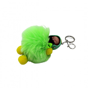 Breloc puf verde model bebeluș cu cască