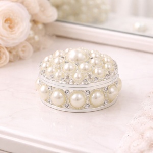 Cutie Bijuterii Rotundă 5 cm cu Decorațiuni model perle și Strasuri AZAY – Casetă Bijuterii Elegantă, Cutie Inel, Cutie Cadou Femei Premium cu Ambalaj