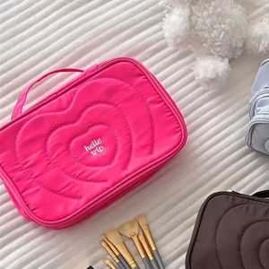 Geantă pentru cosmetice, matlasată, cu mâner, culoarea ciclam, 24x9x15 cm, eCarla, KS132R