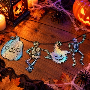 Ghirlandă decorativă Halloween, 2.7 m, cu schelete, fantome și dovleci holografici, decorațiune pentru petreceri tematice