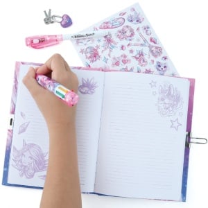 Jurnal secret, Nebulous Stars, personaj Estrelia