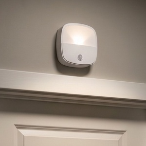 Lampă LED de noapte, cu senzor de mișcare, culoare alb, 8x7.5 cm