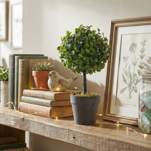 Artificial Buxus mini-tree (28 cm) in a black pot – modern indoor design.