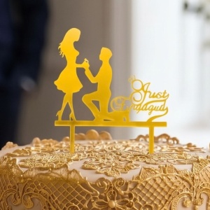 Cake Topper pentru tort cerere în căsătorie cu mesaj Just Engaged