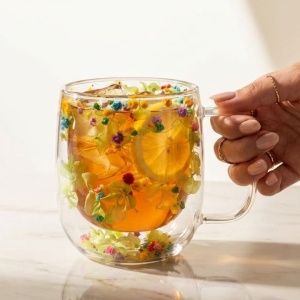 Cană cu inserție de flori uscate, hortensie verde și floarea miresei multicolor, pereți dubli, sticlă borosilicată, 250 ml, Aurora Bloom