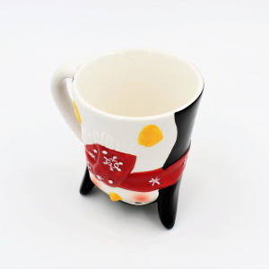 Cană figurină upside-down "Pinguin cu fular roșu"