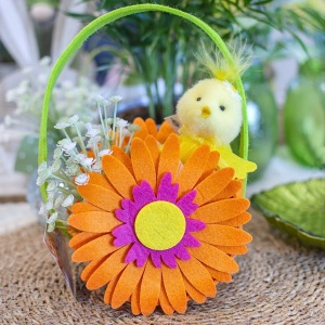 Coșuleț decorativ, pentru Paște, din fetru, model floricică portocalie, 14 cm
