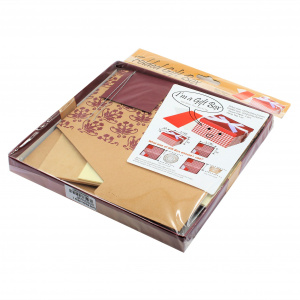 Cutie de cadou cu tissue paper, fundita decorativa si minifelicitare - Maroniu