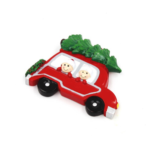 Decorațiune cu magnet - Mașină roșie cu brăduț și ghirlandă