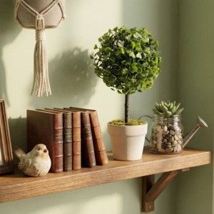 Plantă artificială tip copăcel Buxus 28 cm, în ghiveci alb, design modern pentru interior