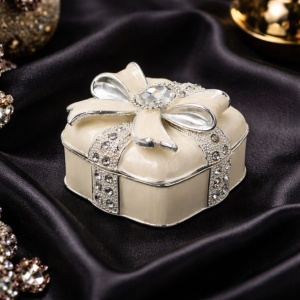 AZAY 6x6 cm Gift-Shaped Jewelry Box with Bow and Rhinestones – Elegant Jewelry Case, Ring Box, Gift for Women with Premium Packaging