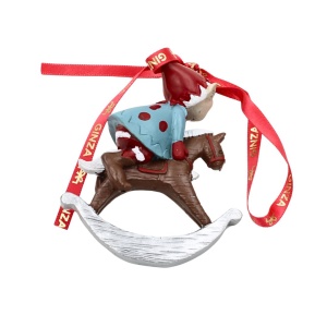 Decorațiune Regatul de Crăciun, Royal, model Elf pe căluț cu balansoar, 9 cm