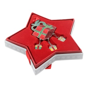 Decorațiune metalică de Crăciun în cutie elegantă, Bailey & Brooke, Ornament premium cu email și cristale
