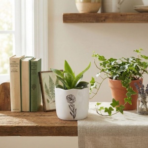 Mască ghiveci decorativ, pentru plante și flori, din porțelan alb cu model floral, 13x15 cm