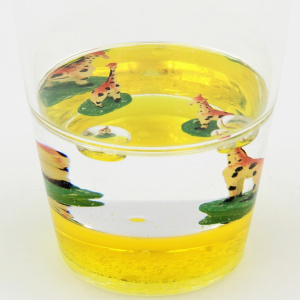 Pahar cu figurine plutitoare, galben, model cu girafe, 250ml