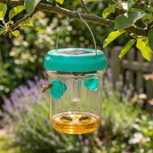 Solar-powered insect trap with LED, 7x9 cm, green