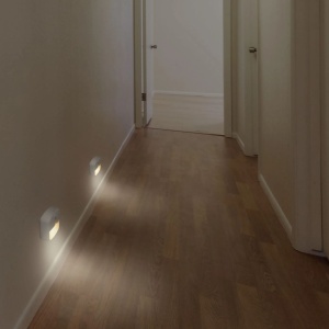 Lampă LED de noapte, cu senzor de mișcare, culoare alb, 8x7.5 cm