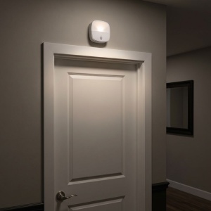 Lampă LED de noapte, cu senzor de mișcare, culoare alb, 8x7.5 cm