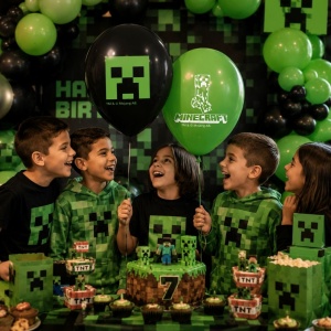 Set of 8 latex balloons, Minecraft design (green and black with Creeper), premium party balloons.