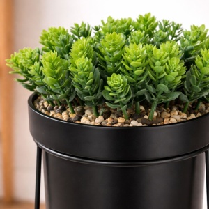 Plantă artificială Buxus 38 cm, în ghiveci cu suport metalic negru, formă cilindrică, design modern