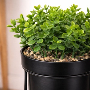 Plantă artificială Eucalipt 38 cm, în ghiveci cu suport metalic negru, formă cilindrică, design modern