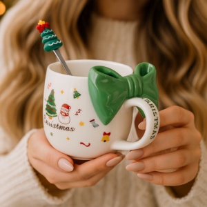 Cană ceramică, de Crăciun, cu fundă verde și linguriță, 400ml, KB25ZIE, eCarla