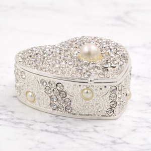 Cutie Bijuterii în Formă de Inimă 5x5 cm cu Perle și Strasuri AZAY – Casetă Bijuterii Elegantă, Cutie Inel, Cadou Romantic Femei, Ambalaj Premium