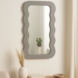 Oglindă decorativă cu ramă ondulată – 37x80 cm, sticlă + cadru MDF, gri