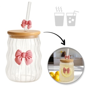 Pahar din sticlă borosilicată, cu capac din bambus și pai din sticlă, eCarla, 450 ml, design ondulat cu fundiță roz, SZK183