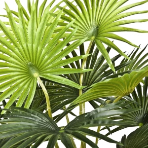 Plantă artificială Palmier 120 cm, bogată în frunze verzi cu detalii realiste și tulpini cu inserții de material natural, ghiveci negru inclus