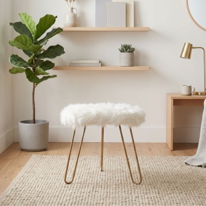 Scaun Decorativ cu Blăniță Artificială, 30x30x28 cm, 3 Picioare Metalice – Home & Styling, alb