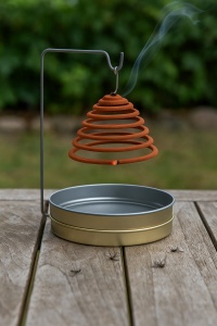 Set Spirală Anti-Țânțari cu Suport Metalic și Cutie de Depozitare – Citronella Outdoor, 3 bucăți