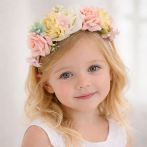 Bentiță de păr roz, cu trandafiri, Zooky, accesoriu floral elegant pentru fete și evenimente speciale