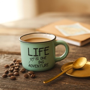 Cană cafea espresso Nekupto 80 ml, ceramică, gri, mesajul „LIFE IS ONE BIG ADVENTURE”
