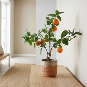 Plantă artificială copac fructifer 60 cm, cu fructe de portocal și frunze verzi – pentru interior, ghiveci negru inclus