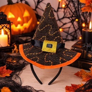 Bentiță Halloween, pălărie de vrăjitoare, cu vârf ascuțit, paiete portocalii, bandă neagră și cataramă aurie cu sclipici, boruri largi cu margine portocalie, accesoriu costum vrăjitoare
