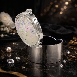 Cutie Bijuterii Rotundă 8 cm cu Fluture și Flori Colorate AZAY – Casetă Bijuterii Elegantă, Cutie Inel, Cadou Femei Premium cu Ambalaj