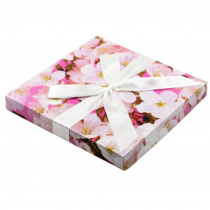 Cutie de cadou cu tissue paper, fundita decorativa si minifelicitare - Flori de cires