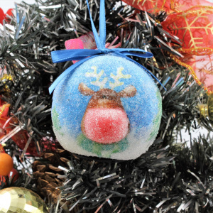 Glob decorativ bleu, cu brazi - model renul Rudolf