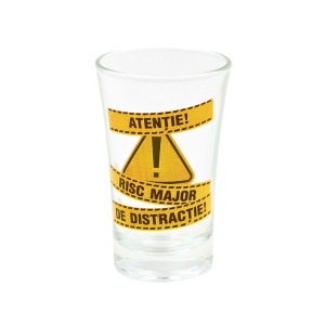 Pahar pentru shot, 7cm, cu mesajul Atenție! Risc major de distracție!