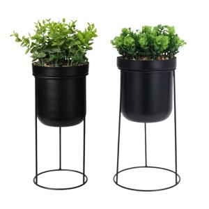 Plantă artificială Eucalipt 38 cm, în ghiveci cu suport metalic negru, formă cilindrică, design modern